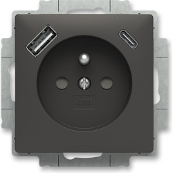 Zásuvka s USB nabíjením...