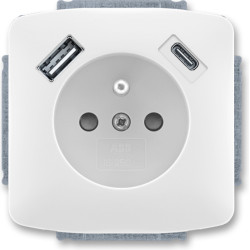 Zásuvka s USB nabíjením...