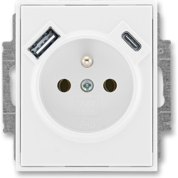 Zásuvka s USB nabíjením...
